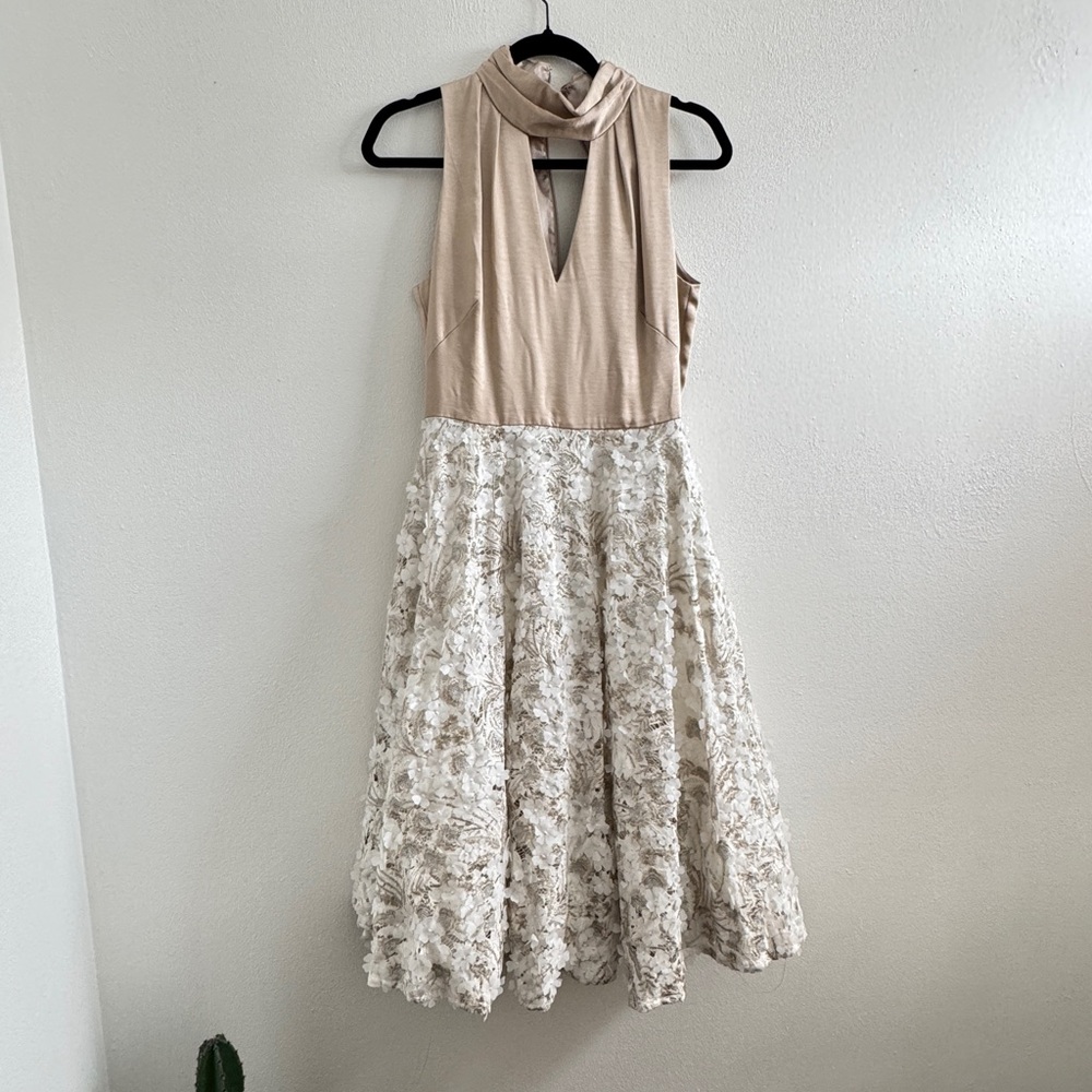 NWT White House Black Market Fit-And-Flare Floral-Lace Appliqué Dress Size 4